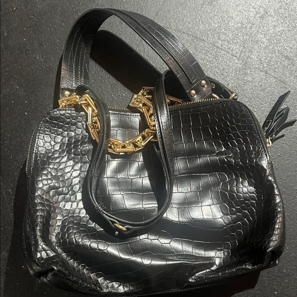 Elegant Black Croc-Embossed Handbag with Gold Chain